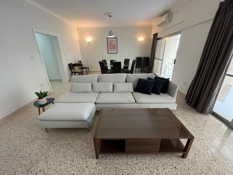 Seaview 3 Bedroom Apartment In سليمة المظهر الخارجي الصورة