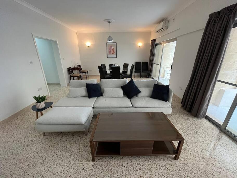 Seaview 3 Bedroom Apartment In سليمة المظهر الخارجي الصورة