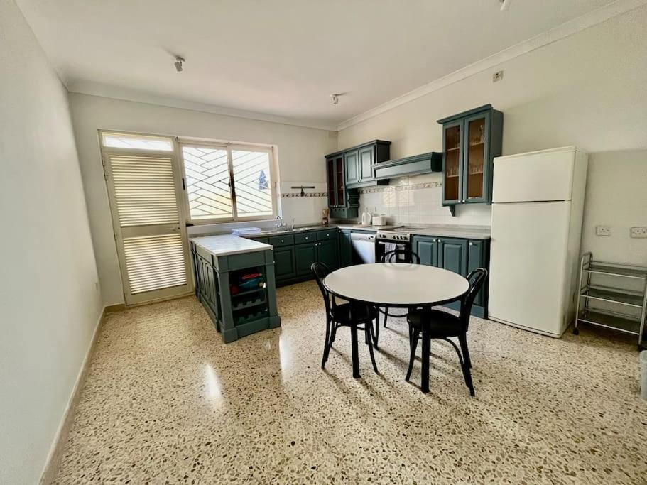 Seaview 3 Bedroom Apartment In سليمة المظهر الخارجي الصورة